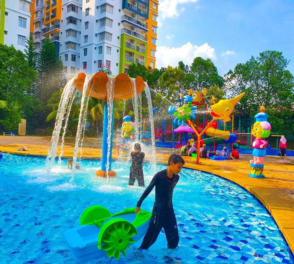 Malacca Top Largest Waterpark Resort - By YouBNB Homestay Melaka Exterior foto